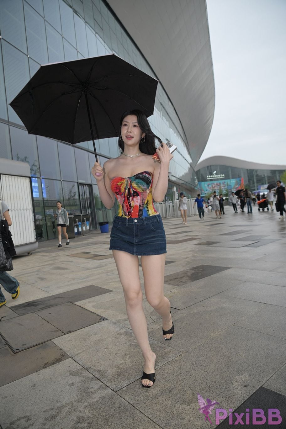 Featured Street Photography Works No.5451 Denim shorts after the rain PixiBB.COM 050