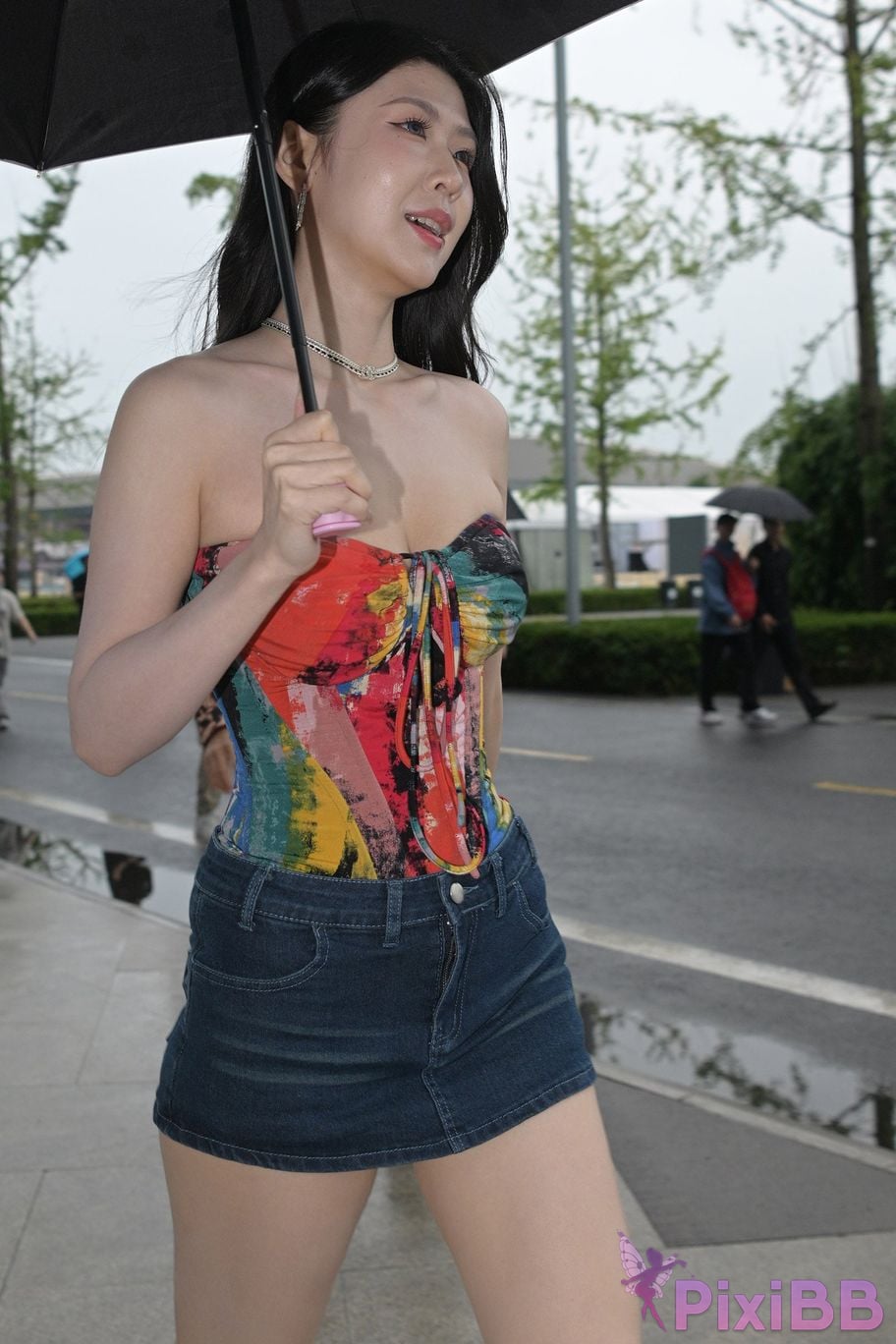 Featured Street Photography Works No.5451 Denim shorts after the rain PixiBB.COM 069