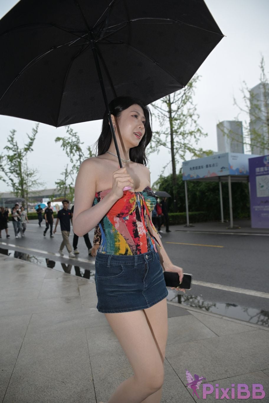 Featured Street Photography Works No.5451 Denim shorts after the rain PixiBB.COM 070