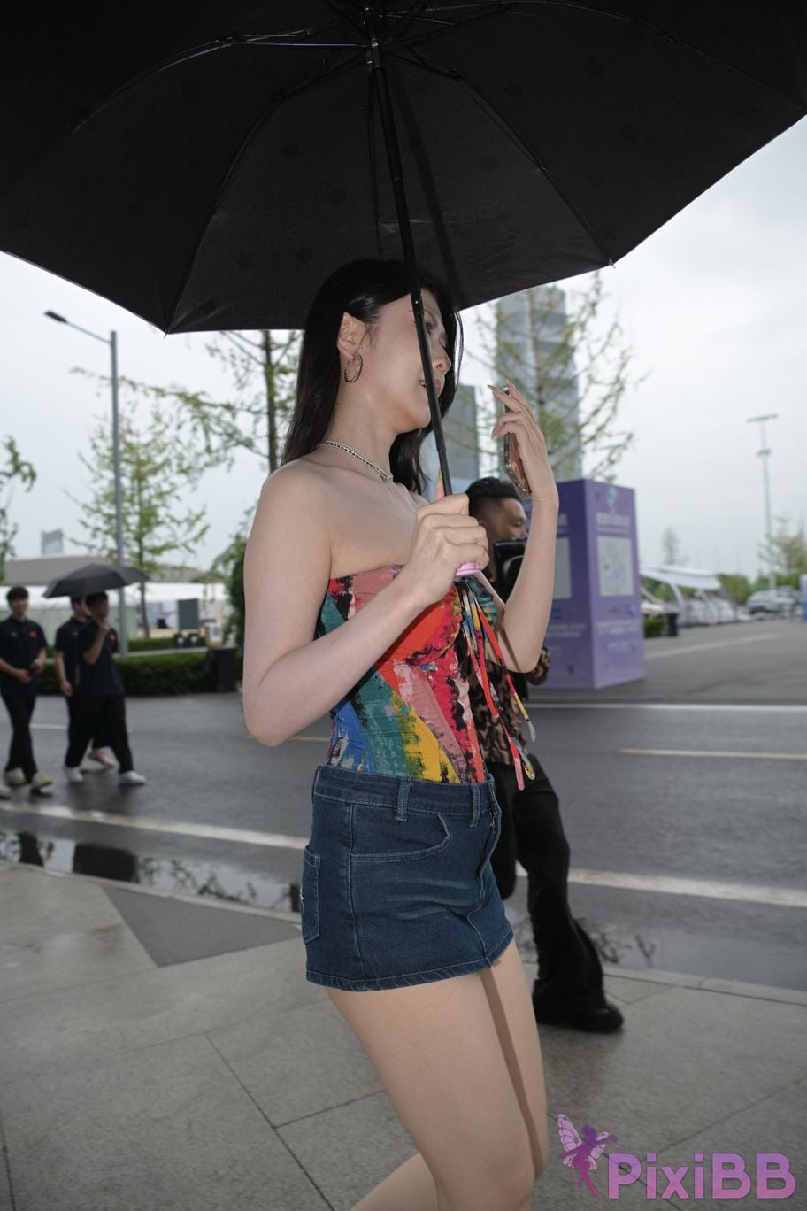 Featured Street Photography Works No.5451 Denim shorts after the rain PixiBB.COM 072