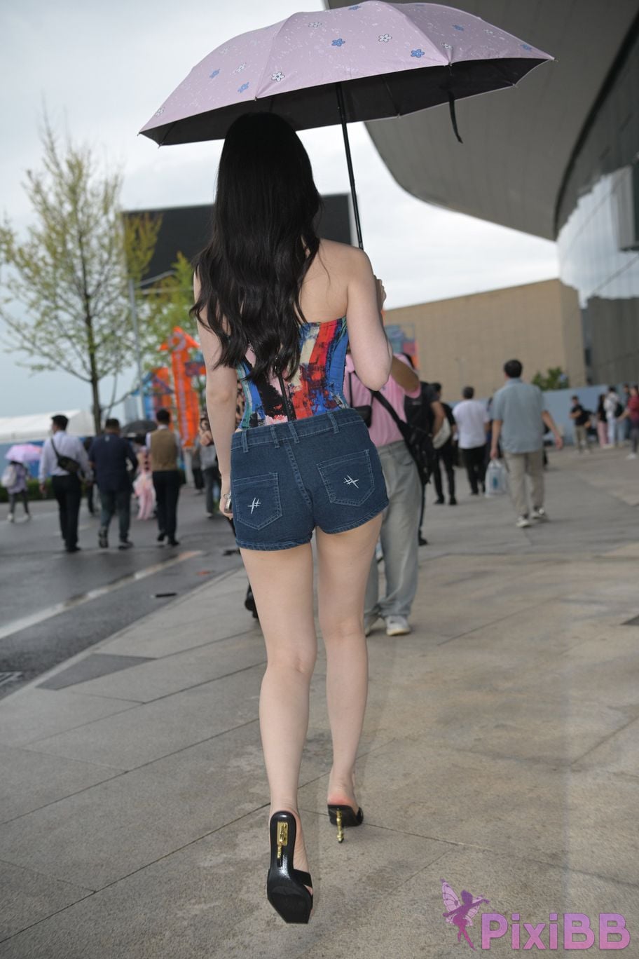 Featured Street Photography Works No.5451 Denim shorts after the rain PixiBB.COM 081