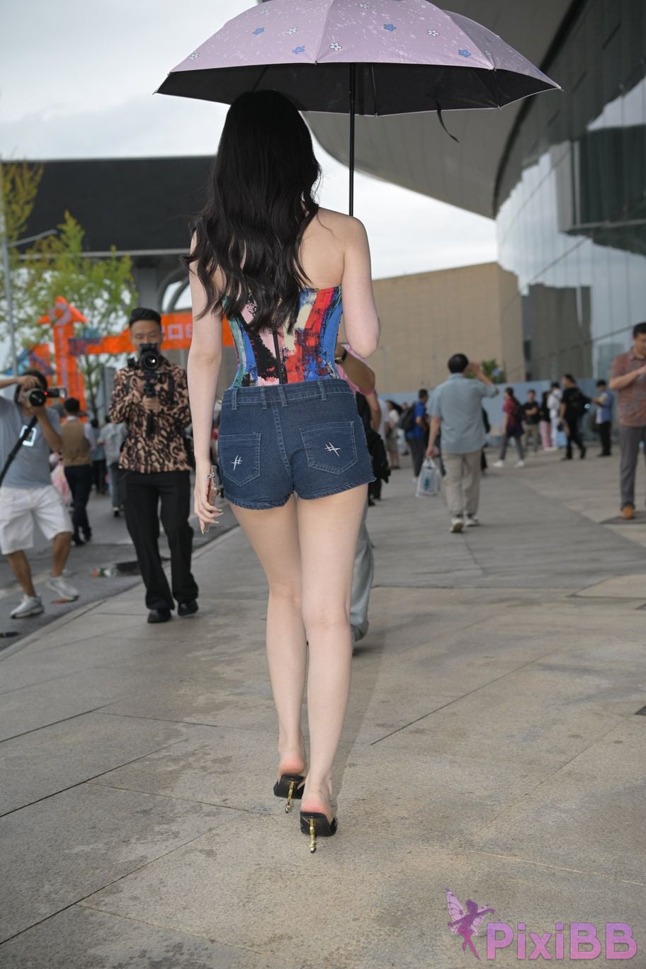 Featured Street Photography Works No.5451 Denim shorts after the rain PixiBB.COM 087