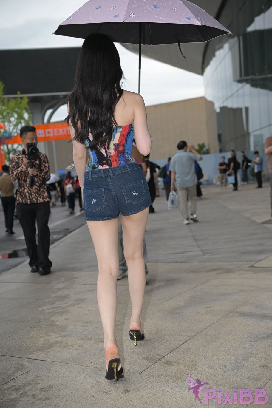 Featured Street Photography Works No.5451 Denim shorts after the rain PixiBB.COM 089