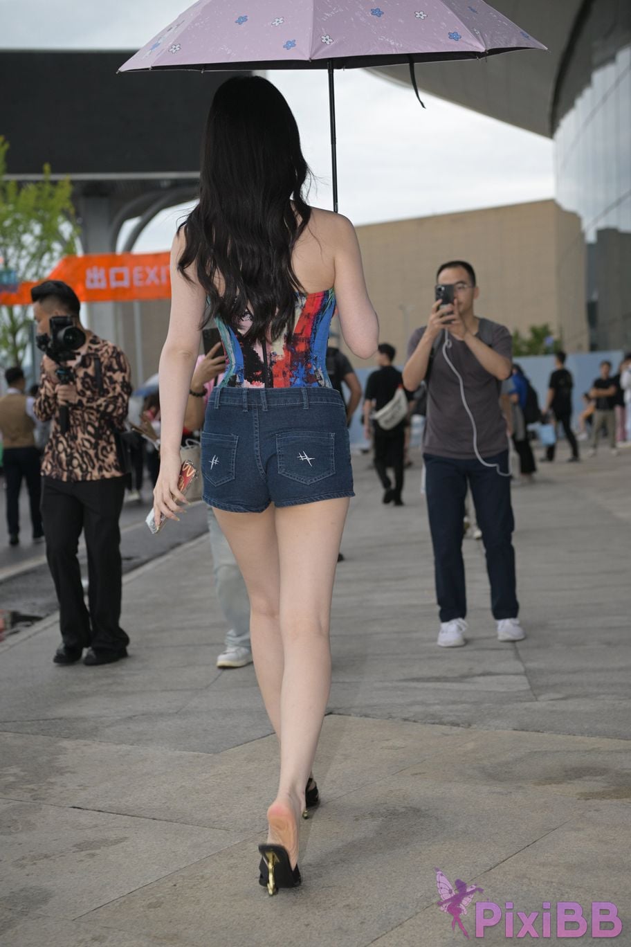 Featured Street Photography Works No.5451 Denim shorts after the rain PixiBB.COM 094