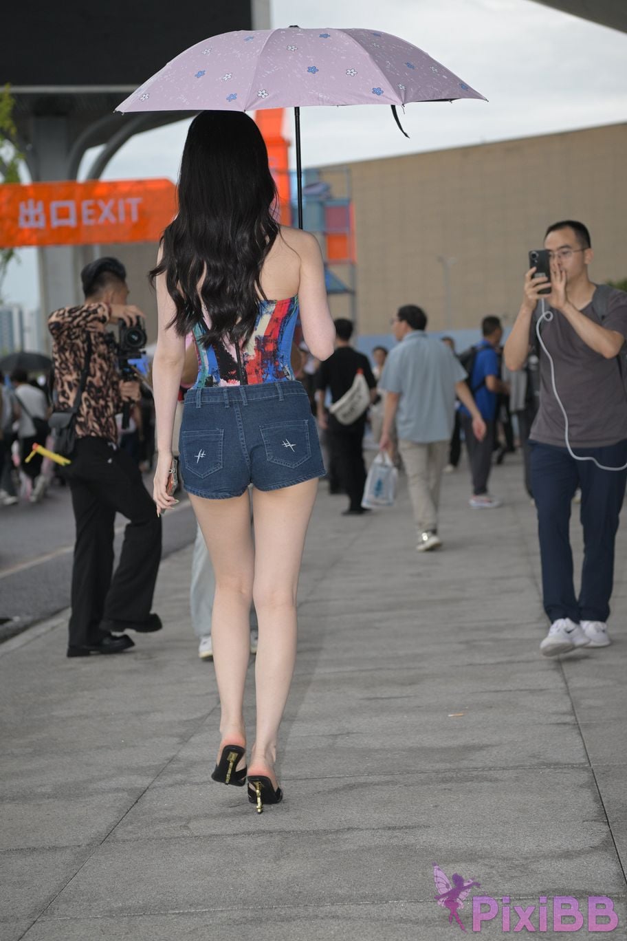 Featured Street Photography Works No.5451 Denim shorts after the rain PixiBB.COM 103