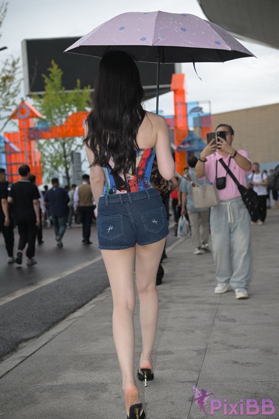 Featured Street Photography Works No.5451 Denim shorts after the rain PixiBB.COM 105