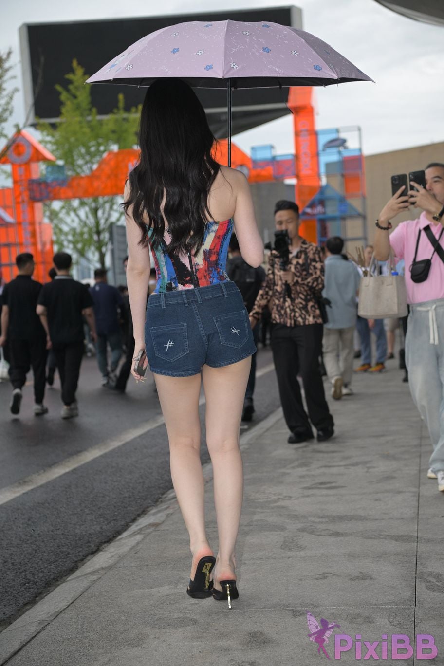 Featured Street Photography Works No.5451 Denim shorts after the rain PixiBB.COM 110