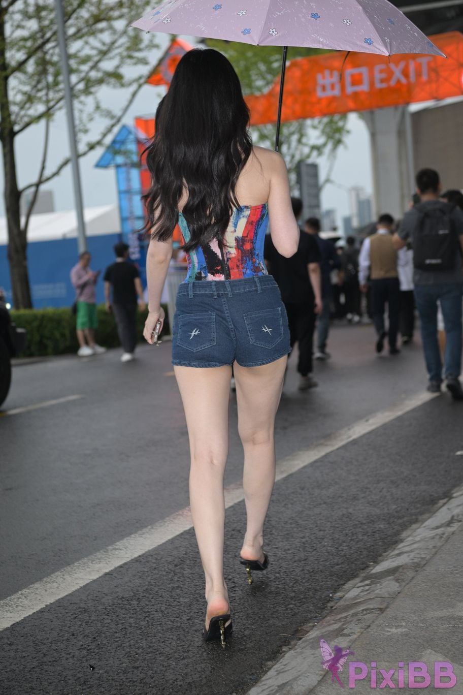 Featured Street Photography Works No.5451 Denim shorts after the rain PixiBB.COM 116