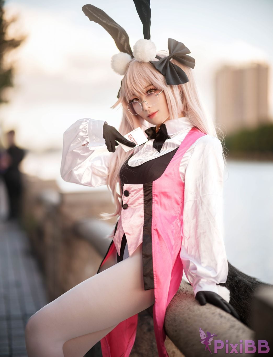 Cosplayer Fengjiang v FGO Goyanskaya bunny girl scene photos of light PixiBB.COM 003