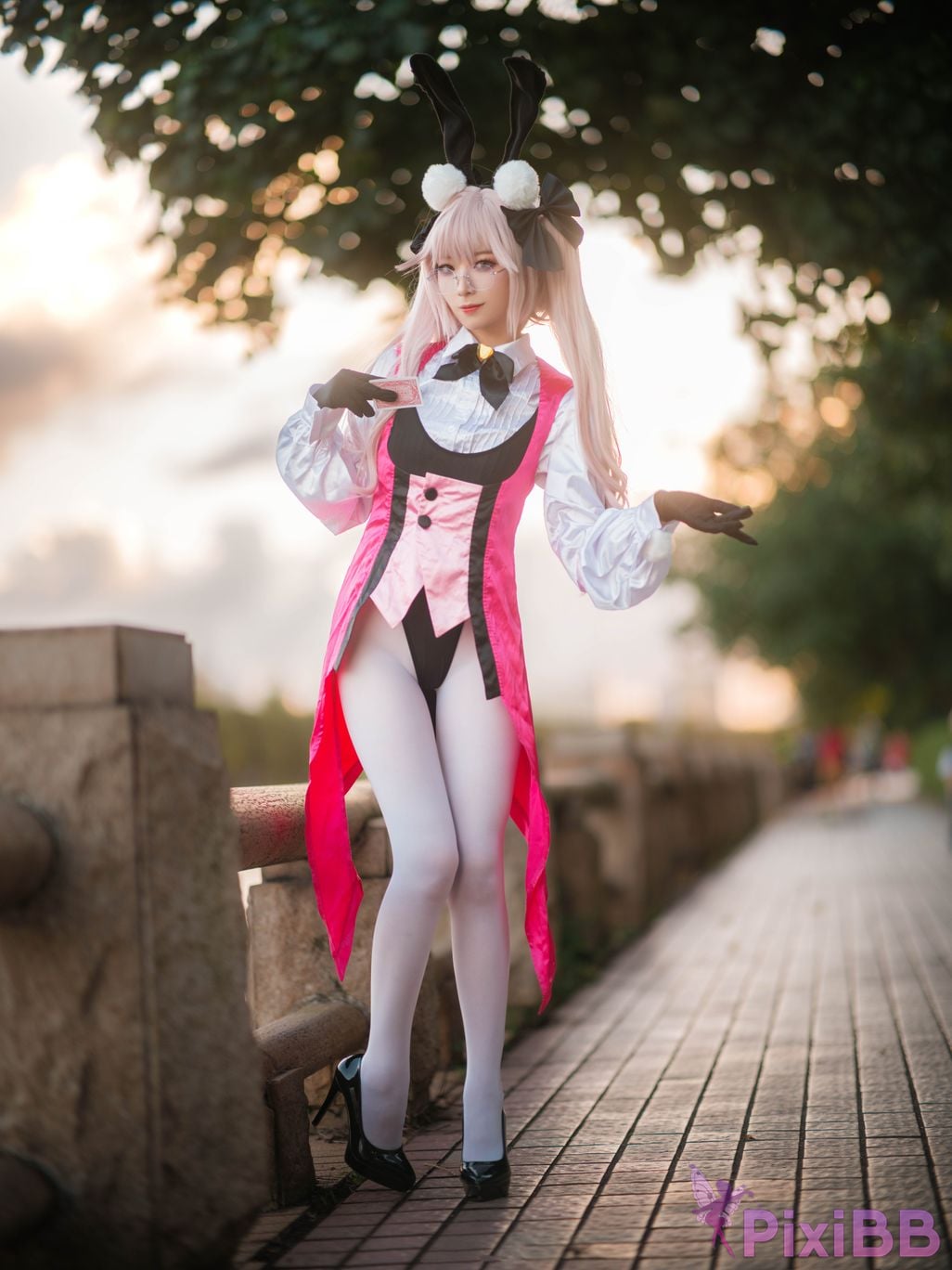Cosplayer Fengjiang v FGO Goyanskaya bunny girl scene photos of light PixiBB.COM 004