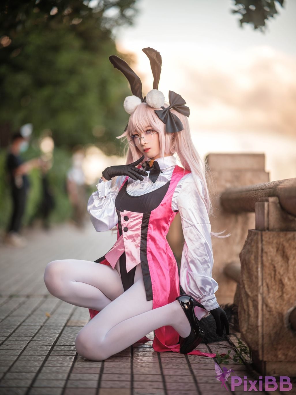 Cosplayer Fengjiang v FGO Goyanskaya bunny girl scene photos of light PixiBB.COM 007