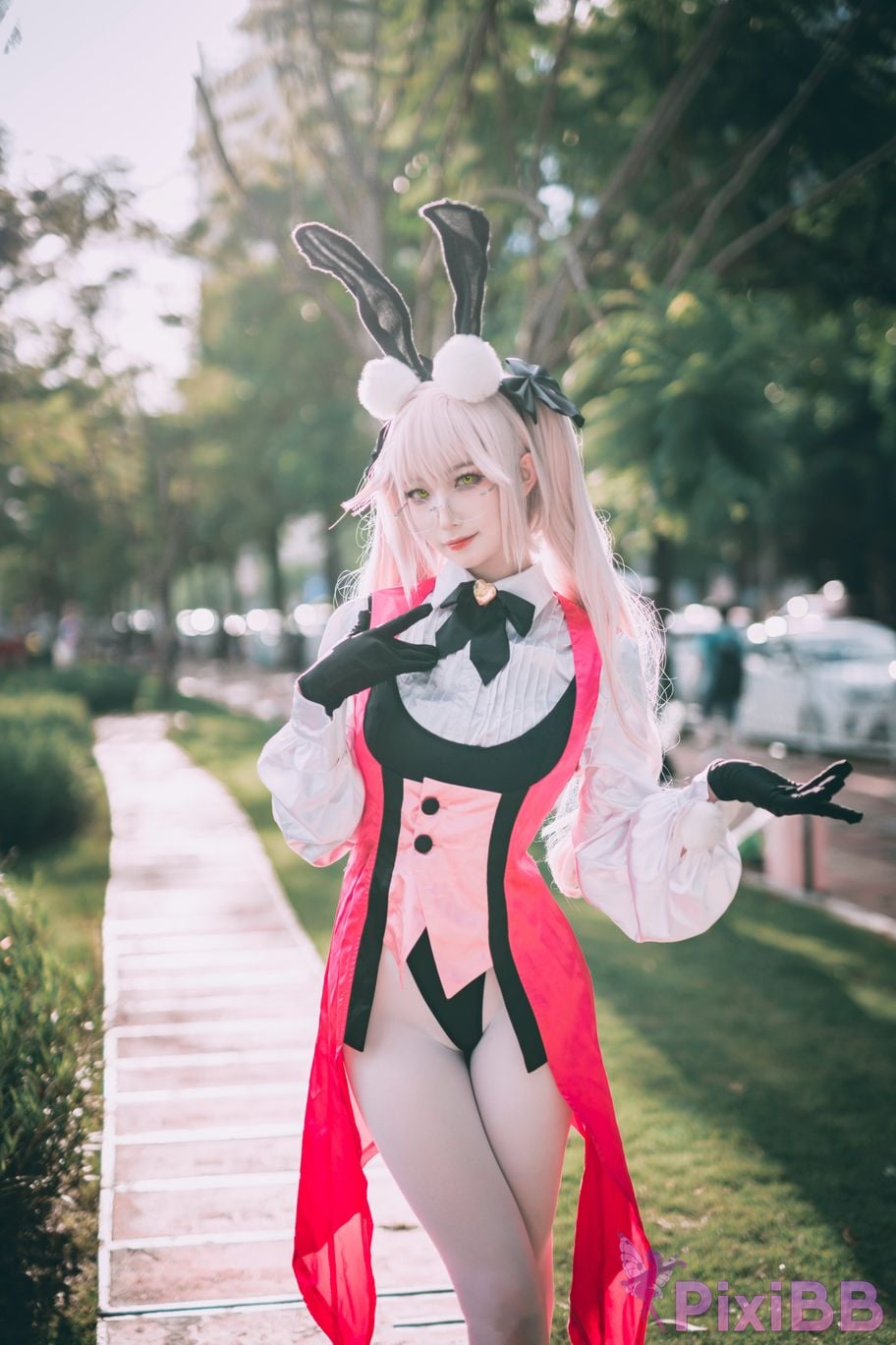 Cosplayer Fengjiang v FGO Goyanskaya bunny girl scene photos of light PixiBB.COM 017