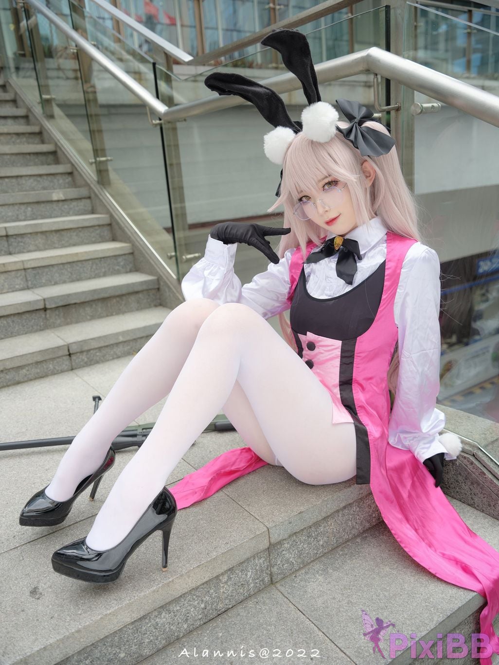 Cosplayer Fengjiang v FGO Goyanskaya bunny girl scene photos of light PixiBB.COM 022