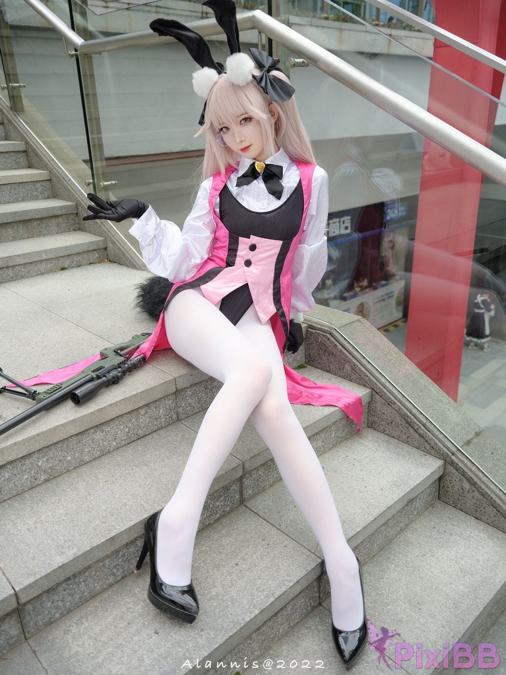 Cosplayer Fengjiang v FGO Goyanskaya bunny girl scene photos of light PixiBB.COM 023