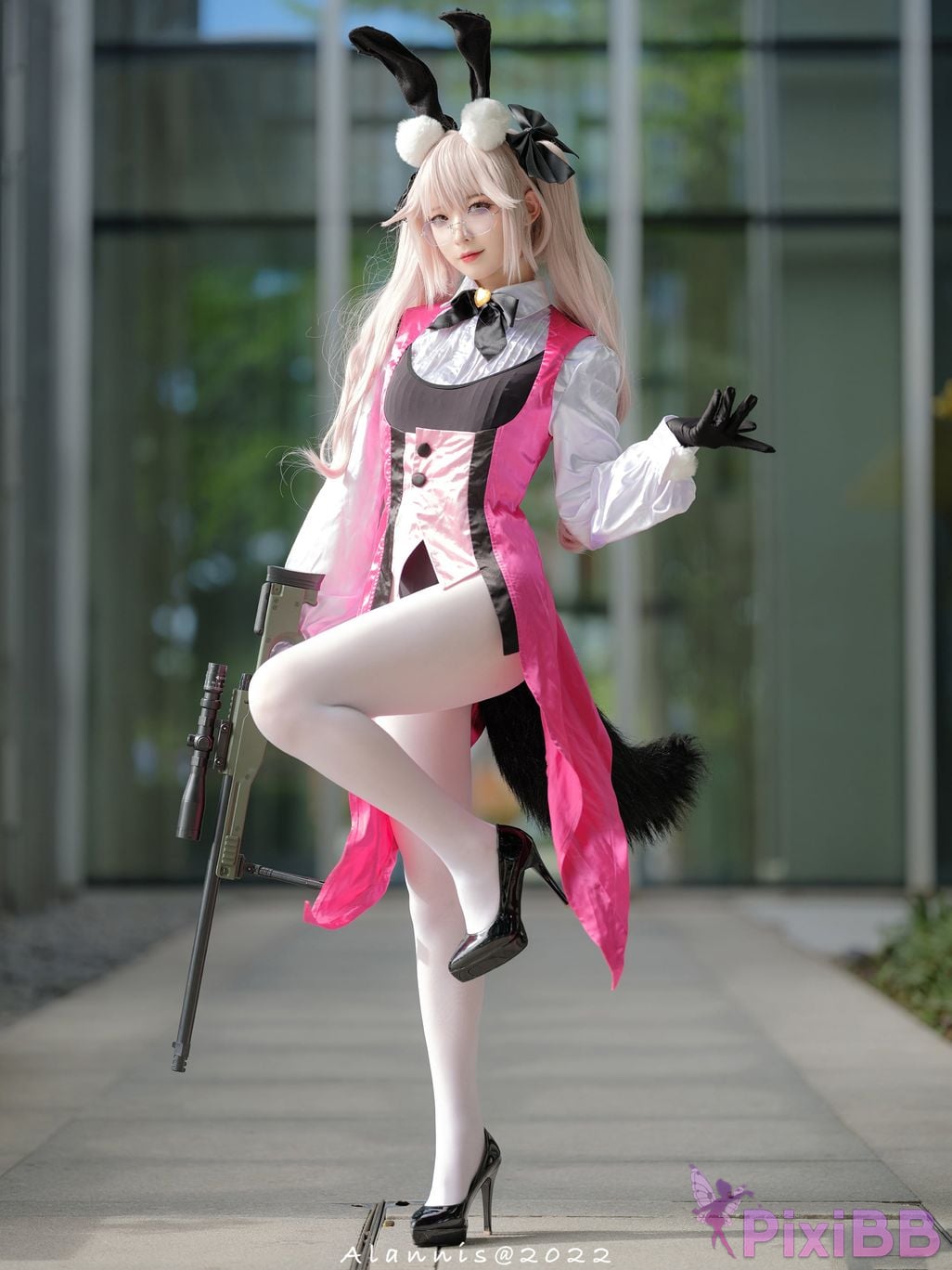 Cosplayer Fengjiang v FGO Goyanskaya bunny girl scene photos of light PixiBB.COM 024