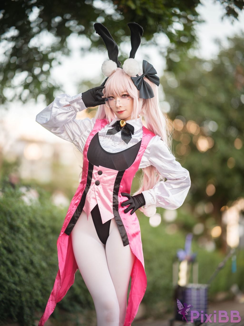 Cosplayer Fengjiang v FGO Goyanskaya bunny girl scene photos of light PixiBB.COM 027