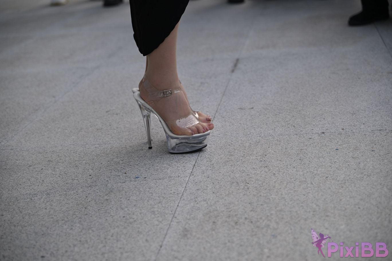 Featured Street Photography Works No.5459 Beautiful legs and feet PixiBB.COM 125