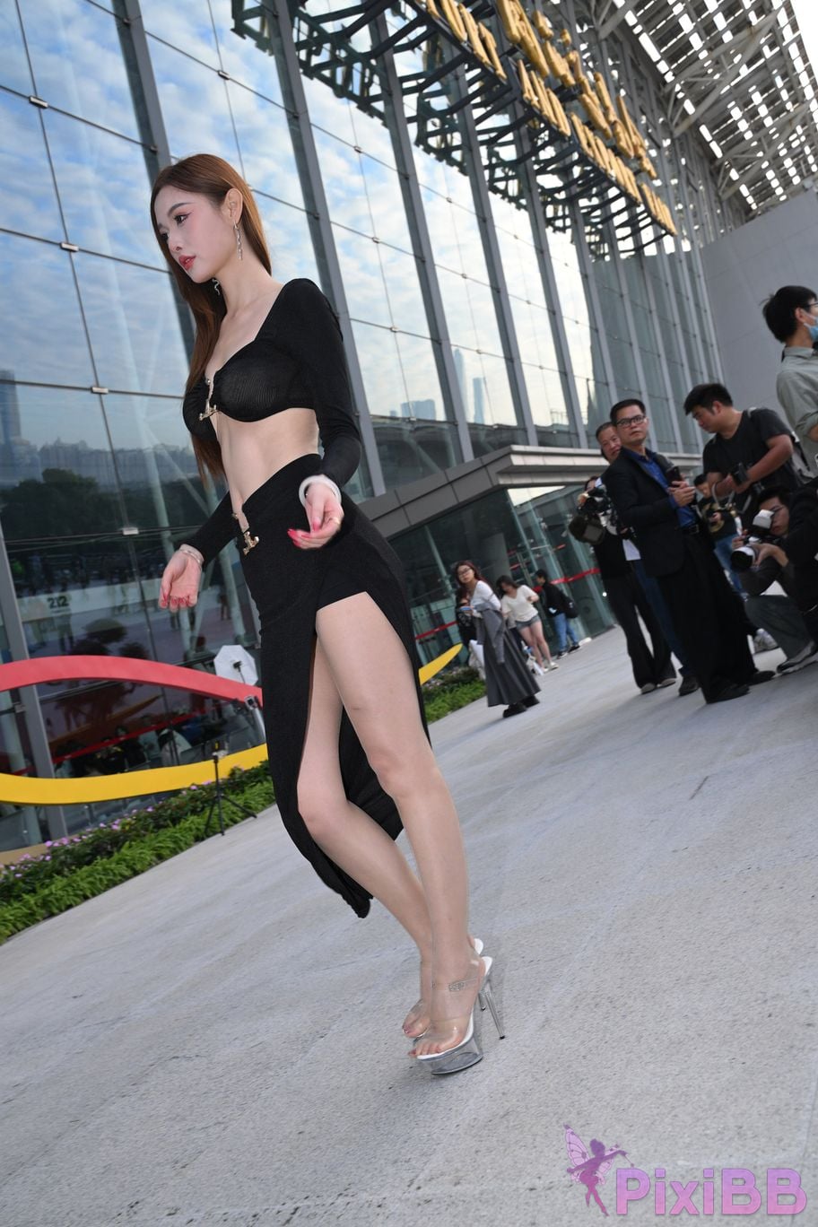 Featured Street Photography Works No.5459 Beautiful legs and feet PixiBB.COM 140