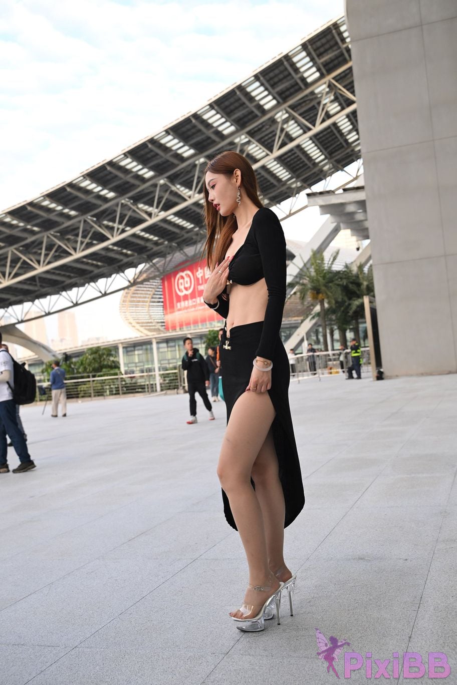 Featured Street Photography Works No.5459 Beautiful legs and feet PixiBB.COM 173