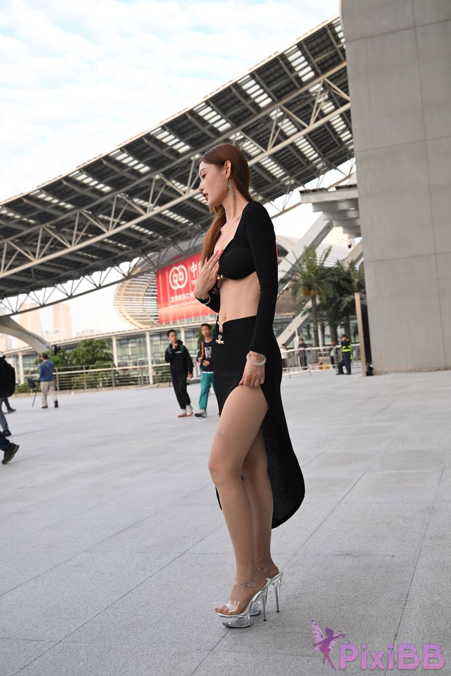 Featured Street Photography Works No.5459 Beautiful legs and feet PixiBB.COM 174