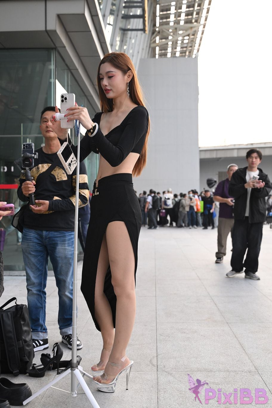 Featured Street Photography Works No.5459 Beautiful legs and feet PixiBB.COM 190