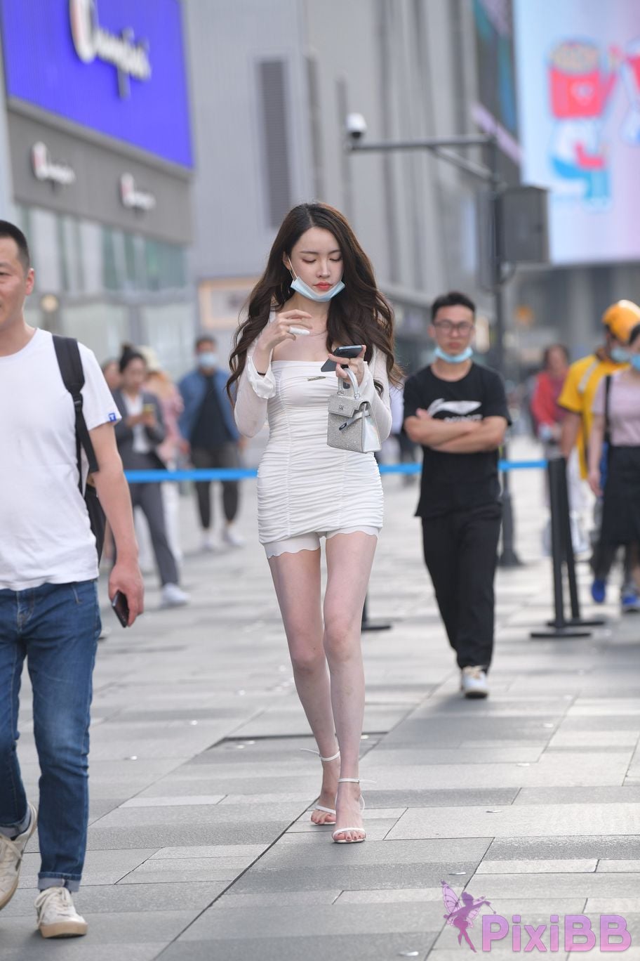 Featured Street Photography Works No.5465 Miss with beautiful snow white legs PixiBB.COM 013