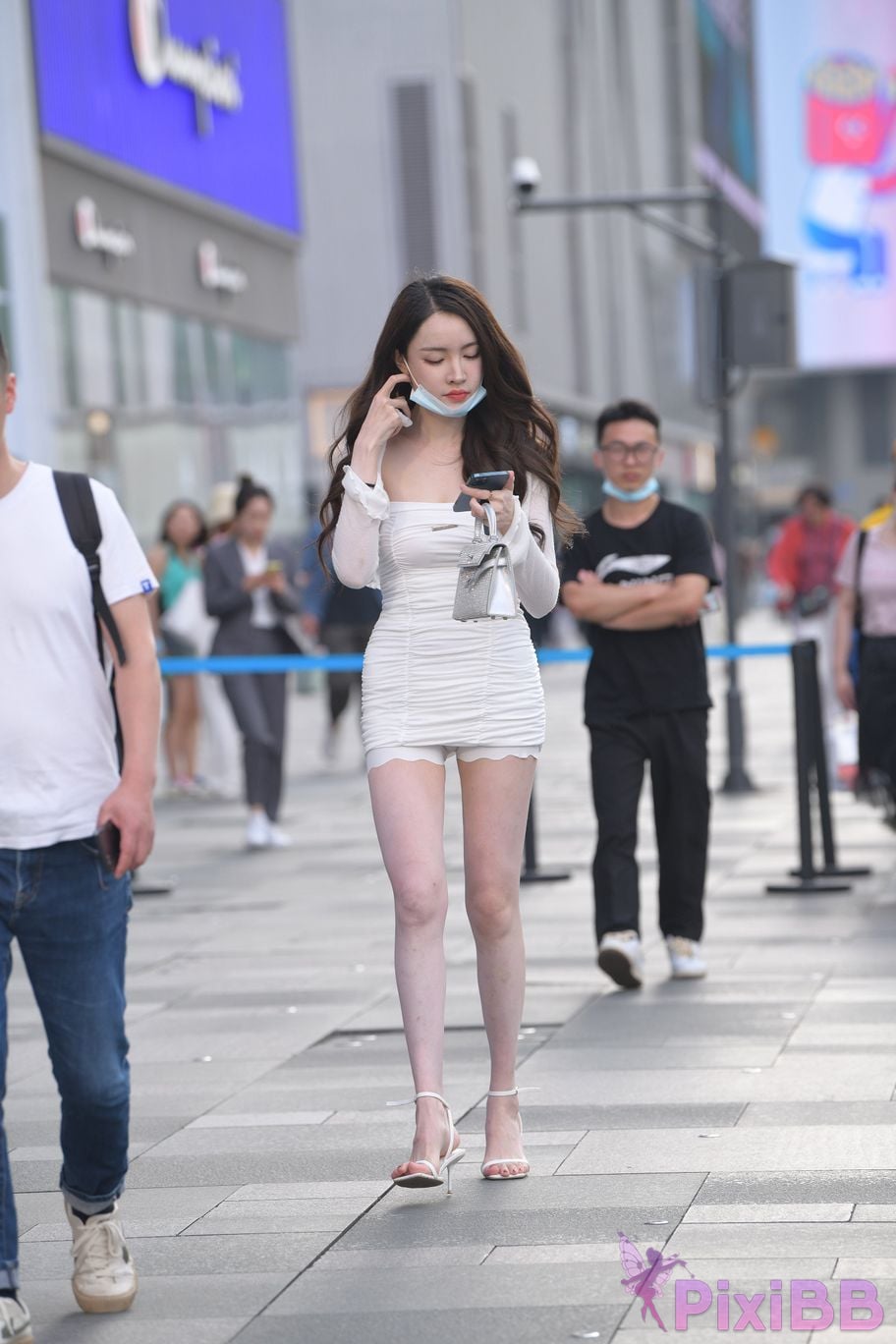 Featured Street Photography Works No.5465 Miss with beautiful snow white legs PixiBB.COM 015