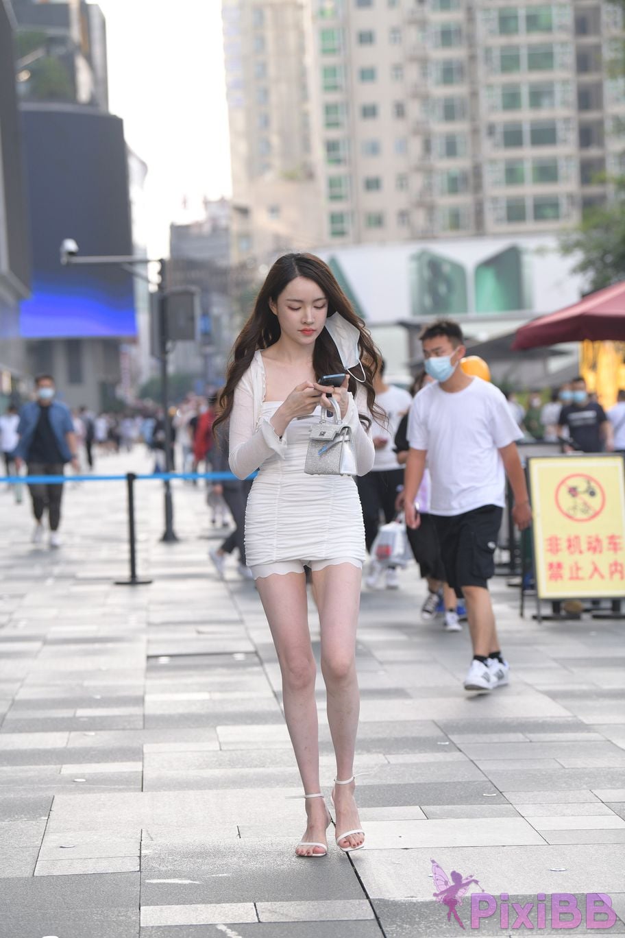 Featured Street Photography Works No.5465 Miss with beautiful snow white legs PixiBB.COM 020