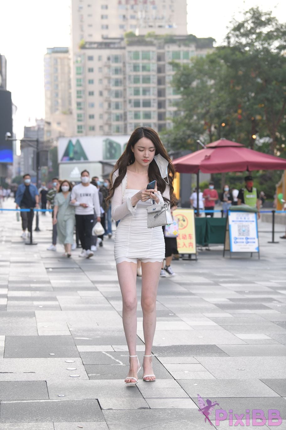 Featured Street Photography Works No.5465 Miss with beautiful snow white legs PixiBB.COM 029