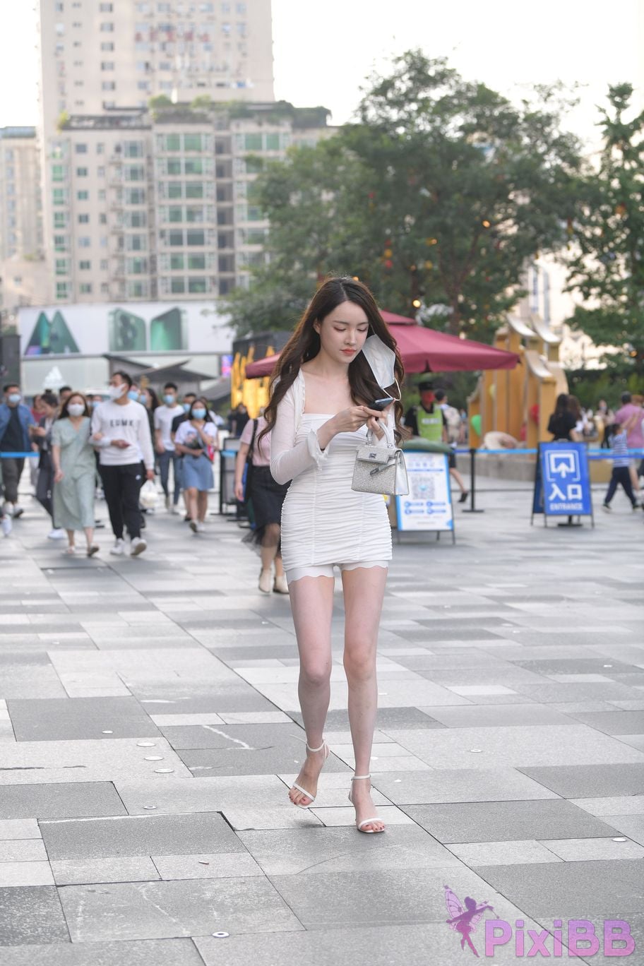 Featured Street Photography Works No.5465 Miss with beautiful snow white legs PixiBB.COM 033