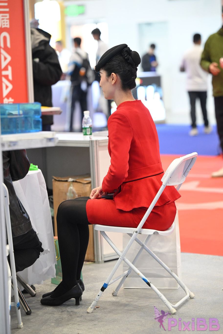 Featured Street Photography Works No.5468 Chinese red slightly thick black stockings stewardess PixiBB.COM 031