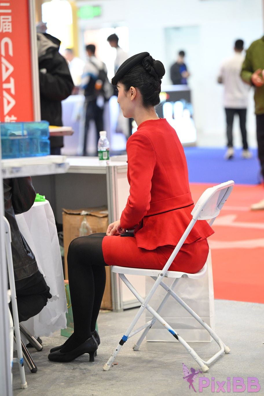 Featured Street Photography Works No.5468 Chinese red slightly thick black stockings stewardess PixiBB.COM 032