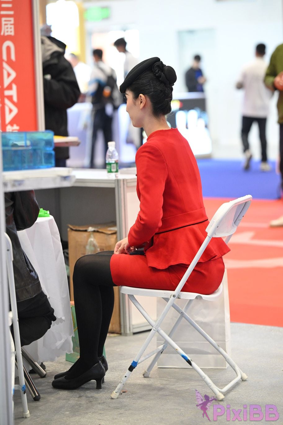 Featured Street Photography Works No.5468 Chinese red slightly thick black stockings stewardess PixiBB.COM 033