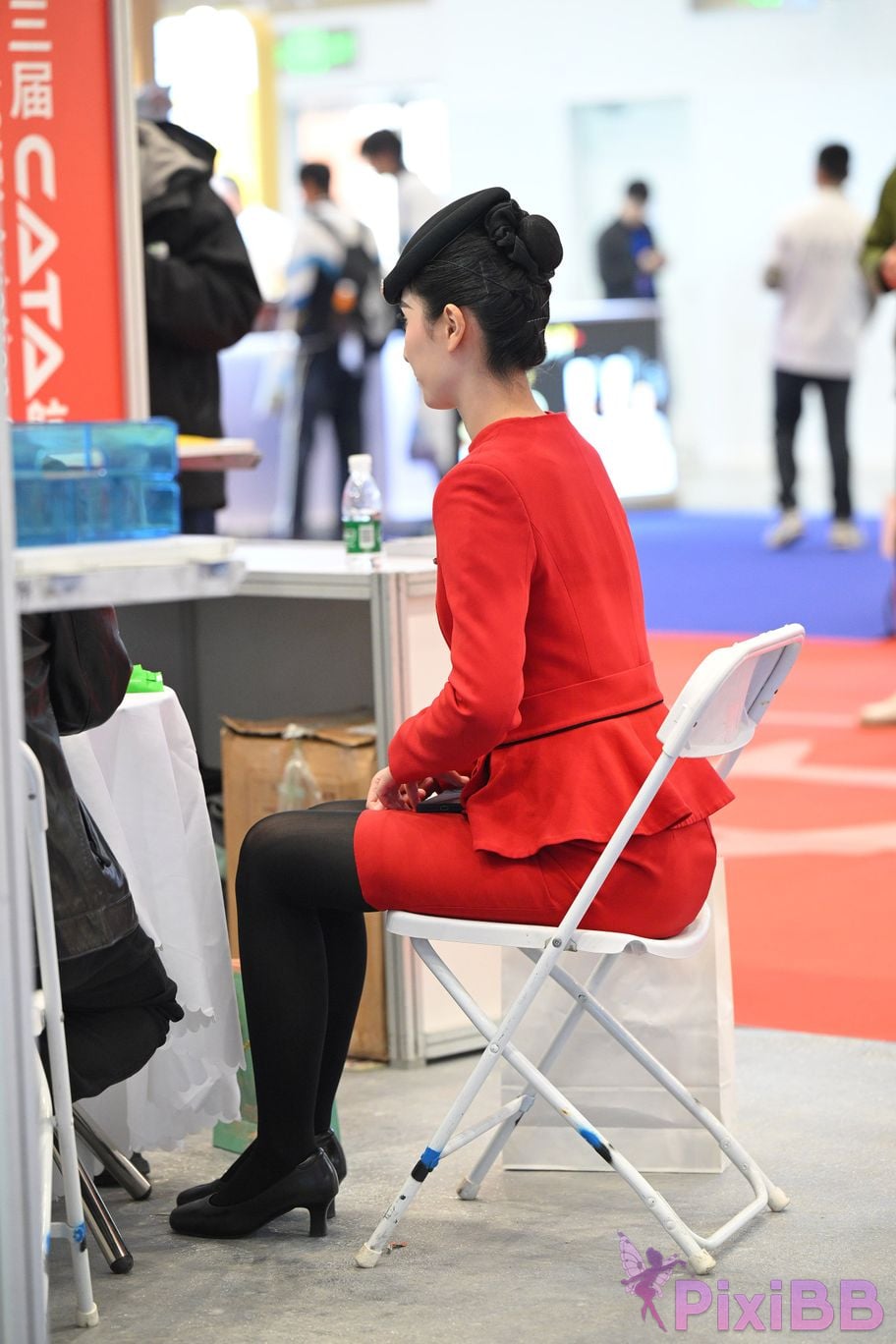 Featured Street Photography Works No.5468 Chinese red slightly thick black stockings stewardess PixiBB.COM 034