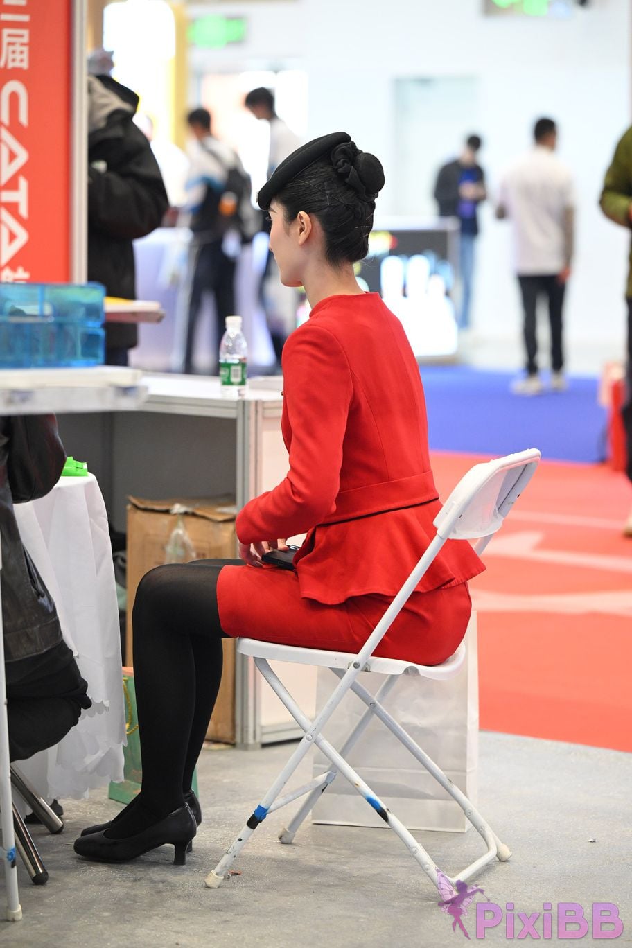 Featured Street Photography Works No.5468 Chinese red slightly thick black stockings stewardess PixiBB.COM 035