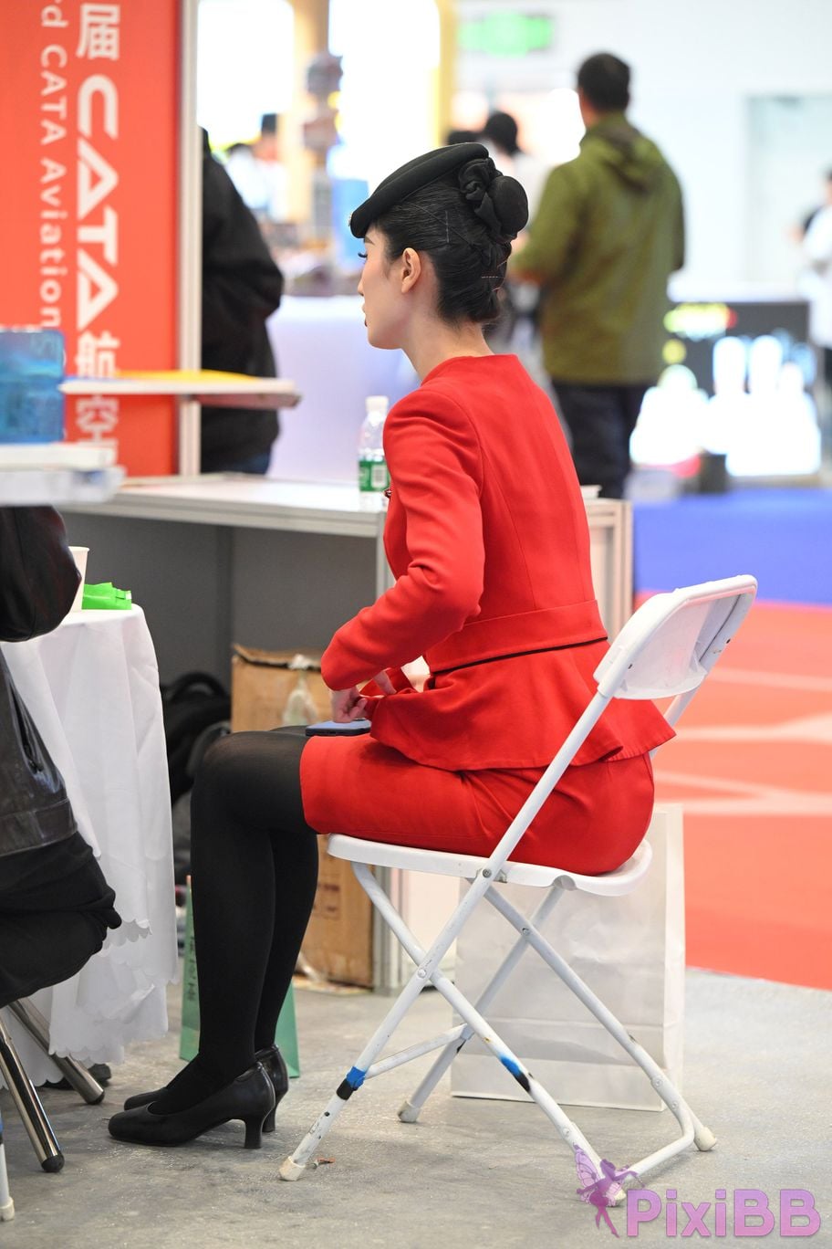 Featured Street Photography Works No.5468 Chinese red slightly thick black stockings stewardess PixiBB.COM 042