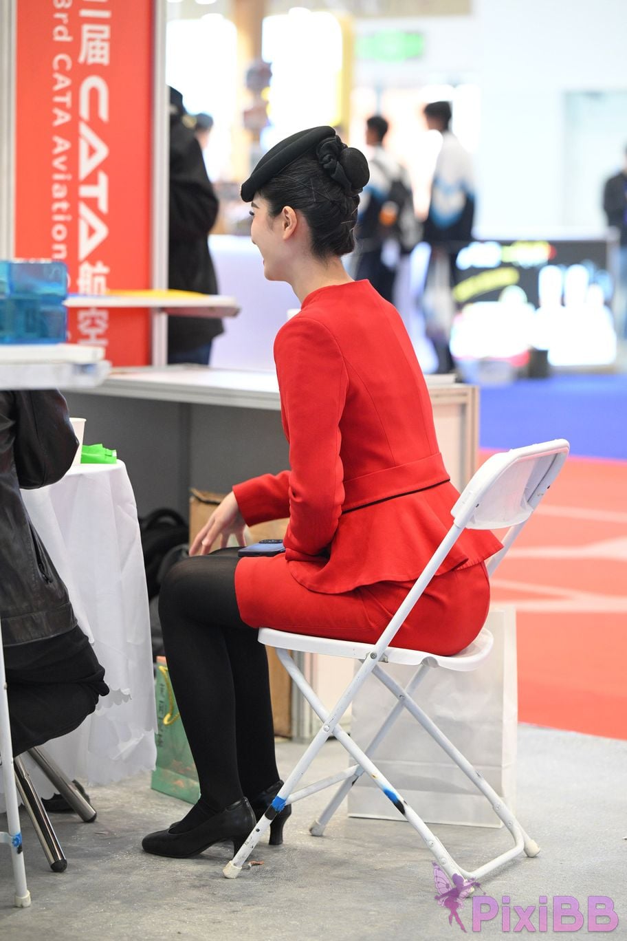 Featured Street Photography Works No.5468 Chinese red slightly thick black stockings stewardess PixiBB.COM 051