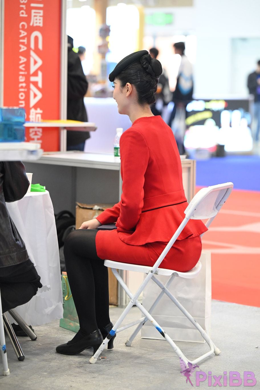 Featured Street Photography Works No.5468 Chinese red slightly thick black stockings stewardess PixiBB.COM 054