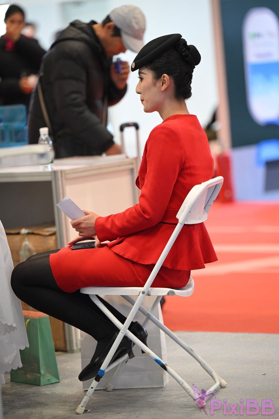 Featured Street Photography Works No.5468 Chinese red slightly thick black stockings stewardess PixiBB.COM 058