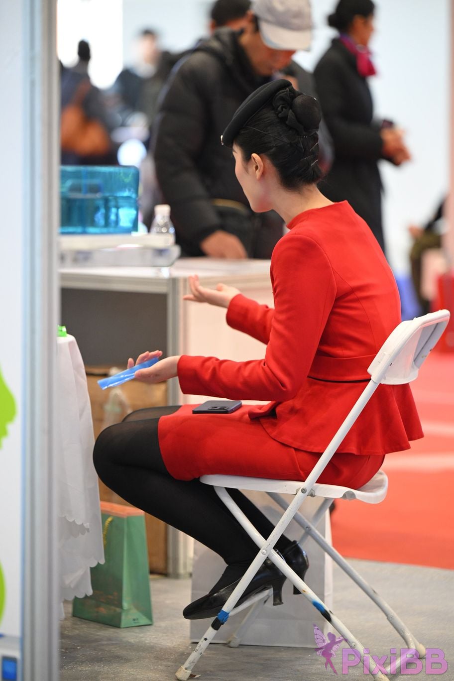 Featured Street Photography Works No.5468 Chinese red slightly thick black stockings stewardess PixiBB.COM 060
