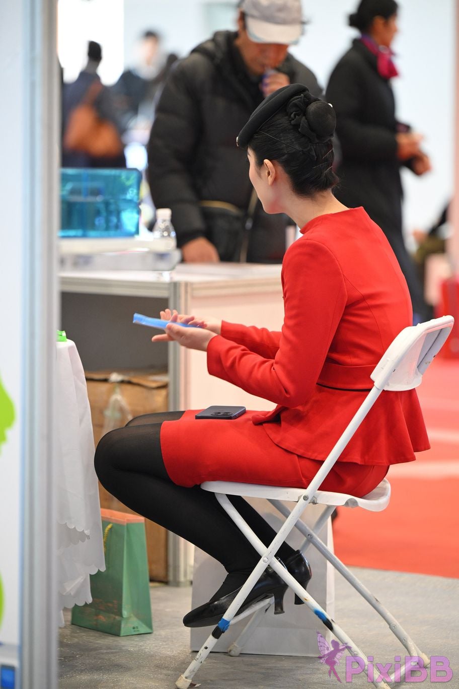Featured Street Photography Works No.5468 Chinese red slightly thick black stockings stewardess PixiBB.COM 061