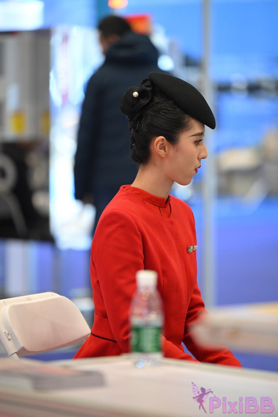 Featured Street Photography Works No.5468 Chinese red slightly thick black stockings stewardess PixiBB.COM 063