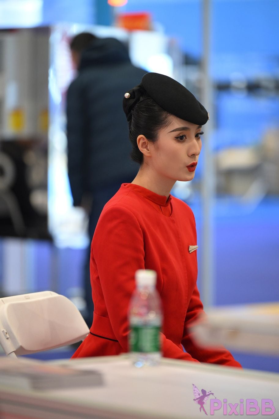 Featured Street Photography Works No.5468 Chinese red slightly thick black stockings stewardess PixiBB.COM 065