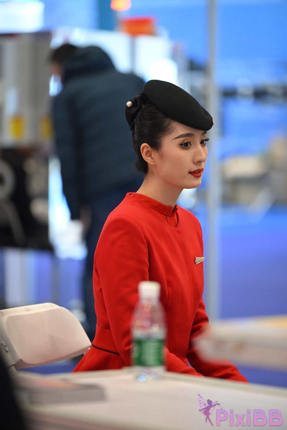 Featured Street Photography Works No.5468 Chinese red slightly thick black stockings stewardess PixiBB.COM 066