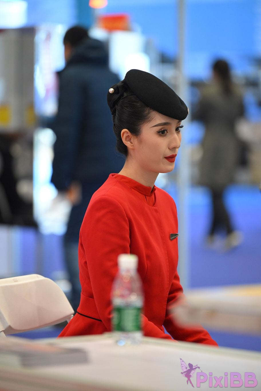 Featured Street Photography Works No.5468 Chinese red slightly thick black stockings stewardess PixiBB.COM 068