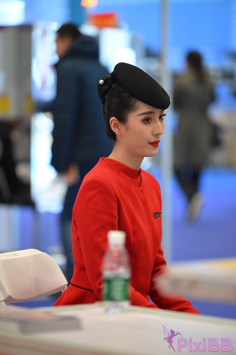 Featured Street Photography Works No.5468 Chinese red slightly thick black stockings stewardess PixiBB.COM 069