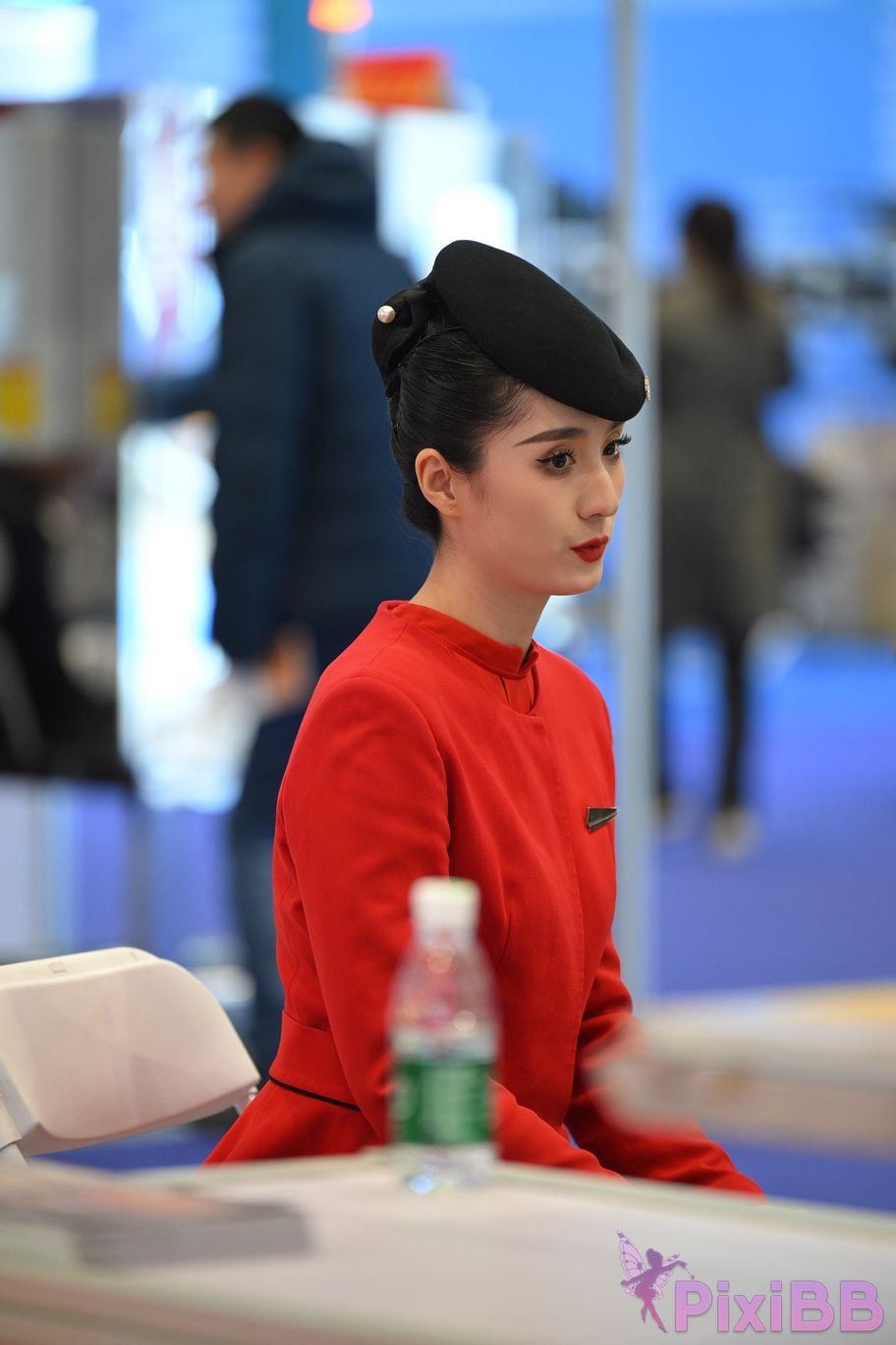 Featured Street Photography Works No.5468 Chinese red slightly thick black stockings stewardess PixiBB.COM 070