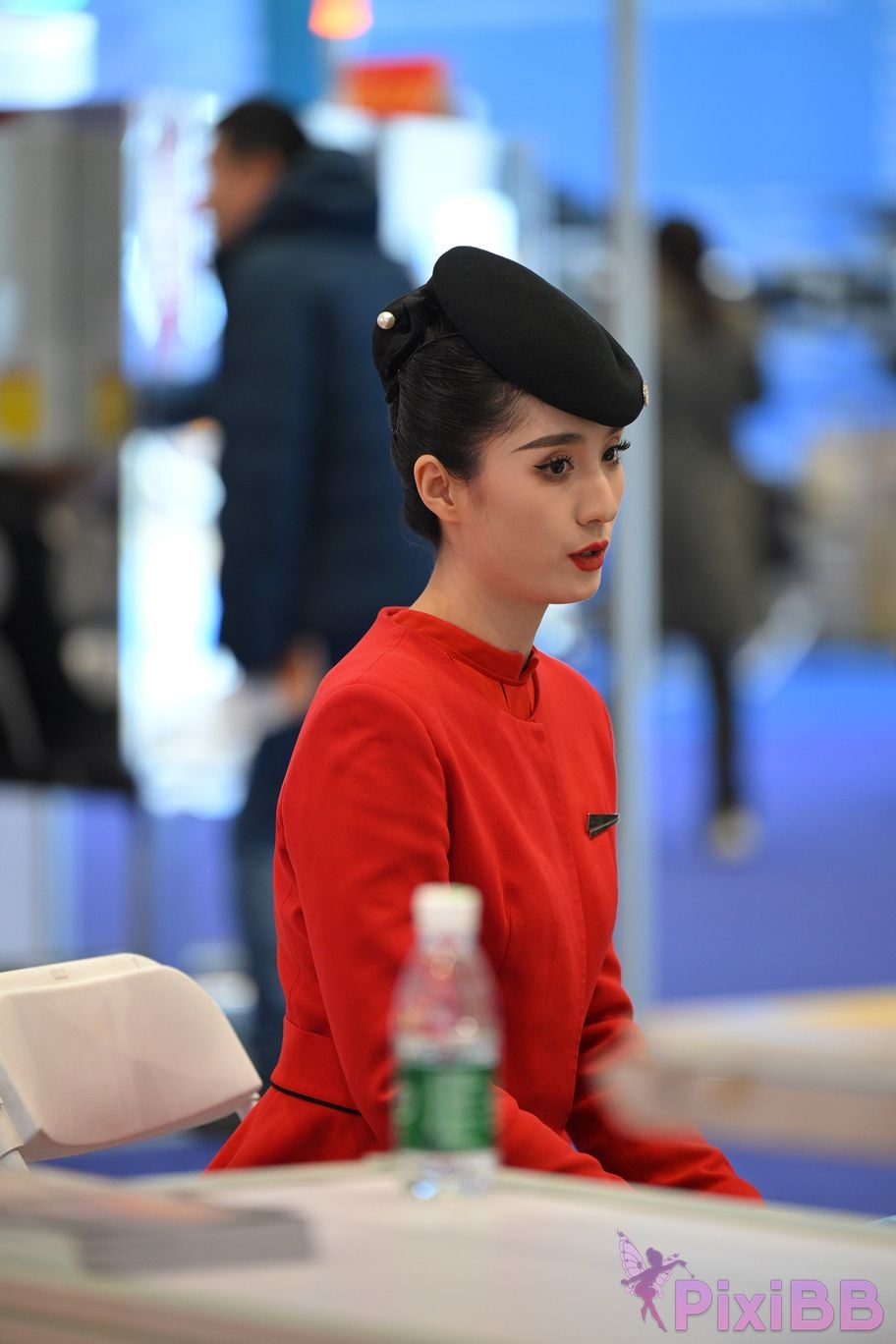 Featured Street Photography Works No.5468 Chinese red slightly thick black stockings stewardess PixiBB.COM 071
