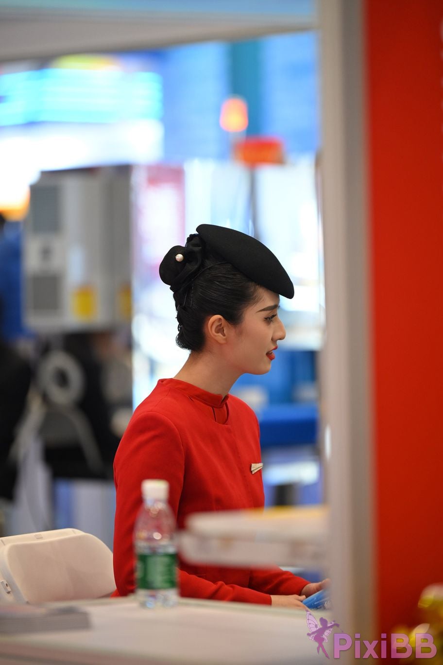 Featured Street Photography Works No.5468 Chinese red slightly thick black stockings stewardess PixiBB.COM 072