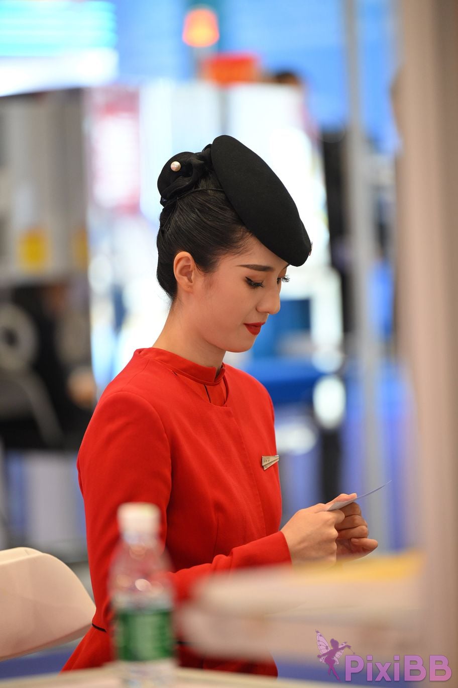 Featured Street Photography Works No.5468 Chinese red slightly thick black stockings stewardess PixiBB.COM 073